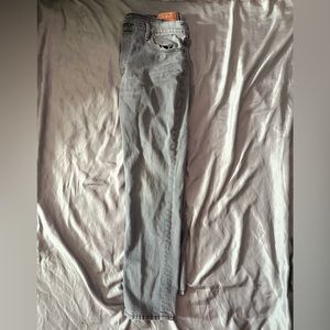 Men’s grey Levi jeans